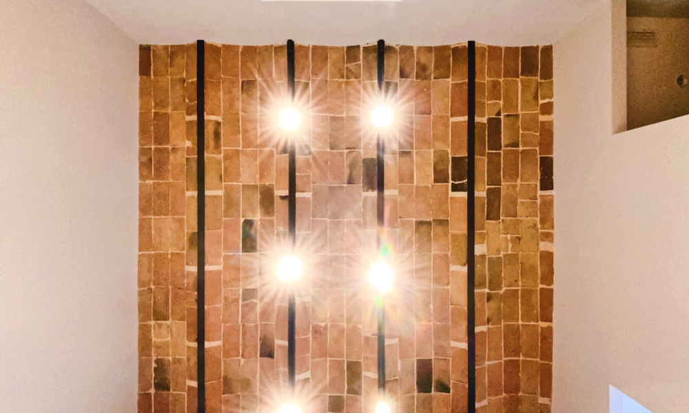 techo techo antiguo bien iluminado.