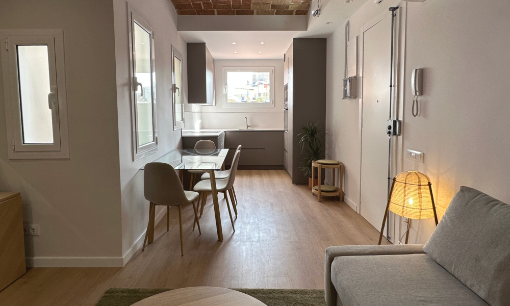 Comedor con vistas cocina Comedor con vision vertical a la cocina.